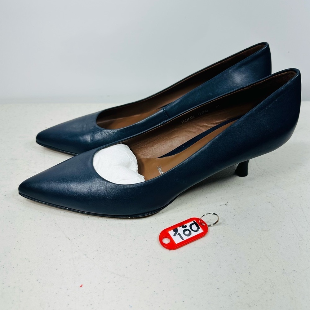 Donald J. Pliner "Strobel Flex" navy blue leather kitten heels 9M